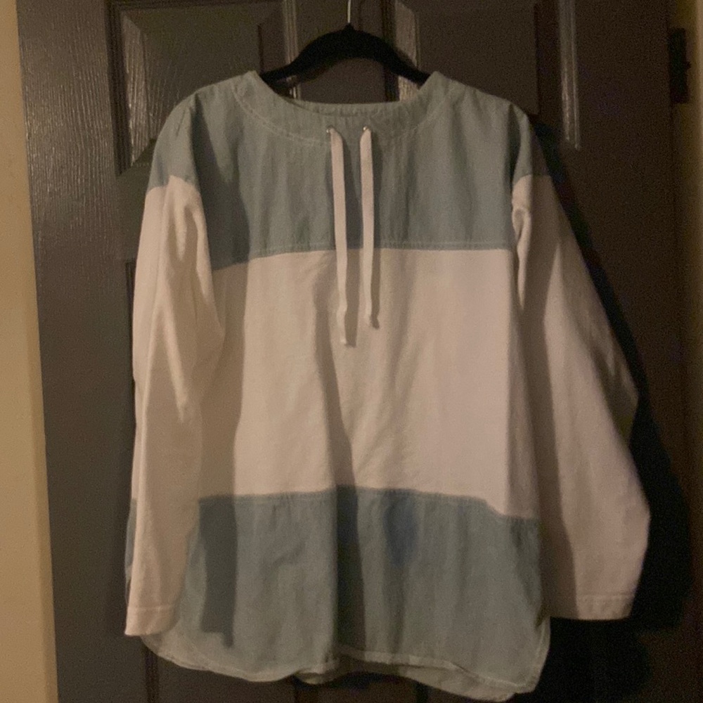 Damasport denim and white top